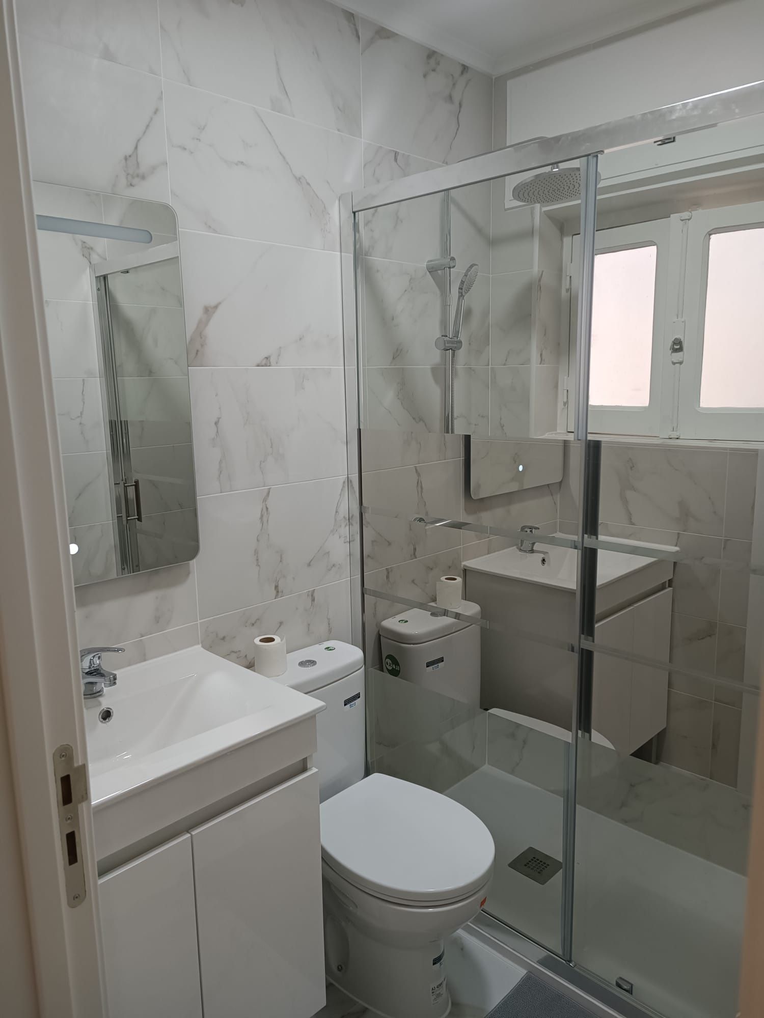 Quarto em apartamento renovado