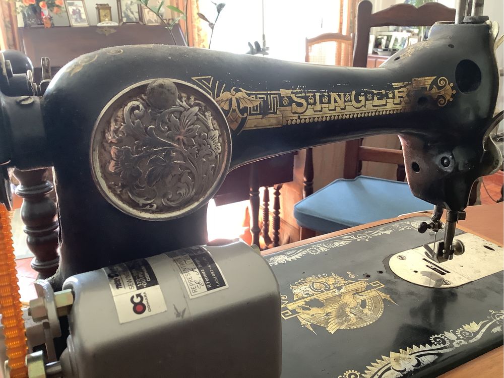 Maquina costura Singer antiga