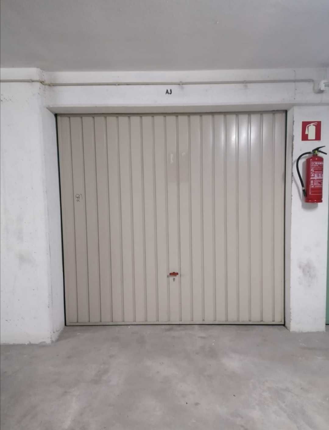 Arrenda-se BOX Lugar de Garagem Centro de Gaia Paço do Rei Arrecadação