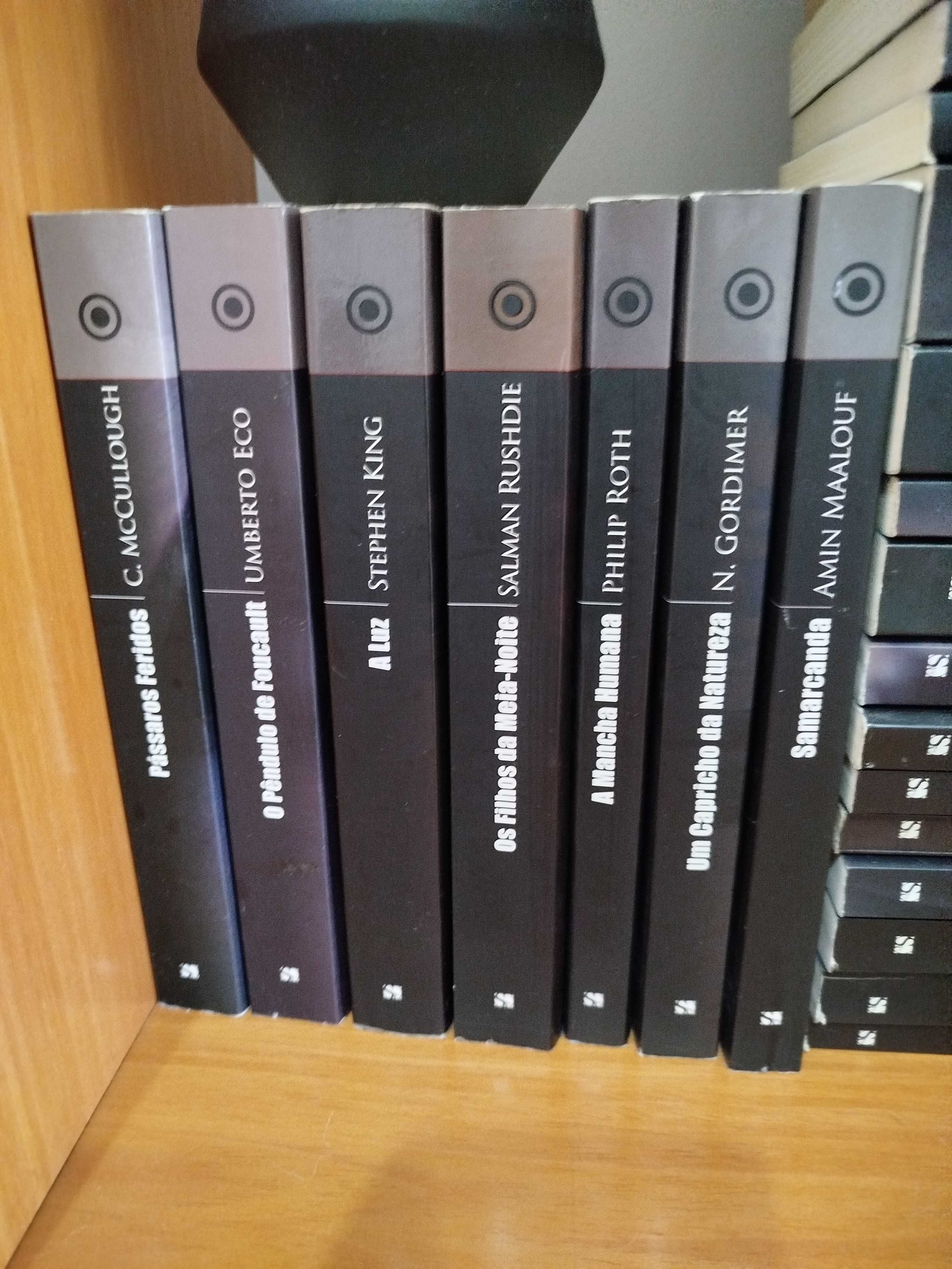 Livros, impecáveis