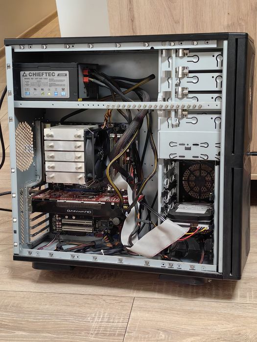 Komputer E8400 DDR3 4GB GTX260 GTS450 Chieftec CX-05 + Chieftec 600W