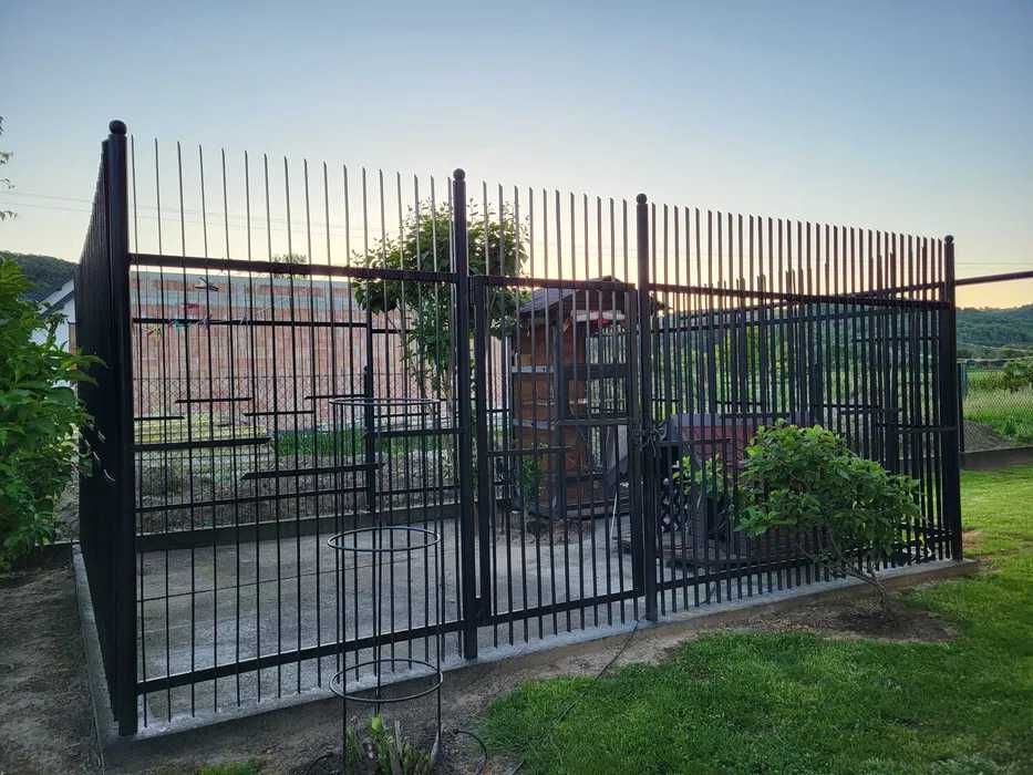 Duża, stalowa i przestronna klatka dla psa