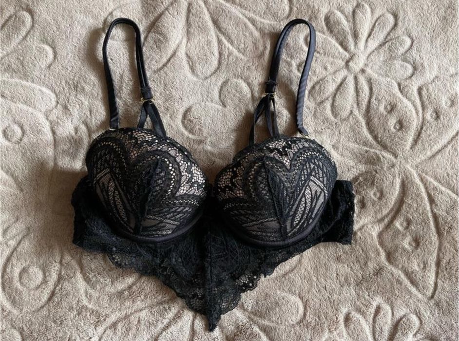 Жіночий мереживний бюст бра