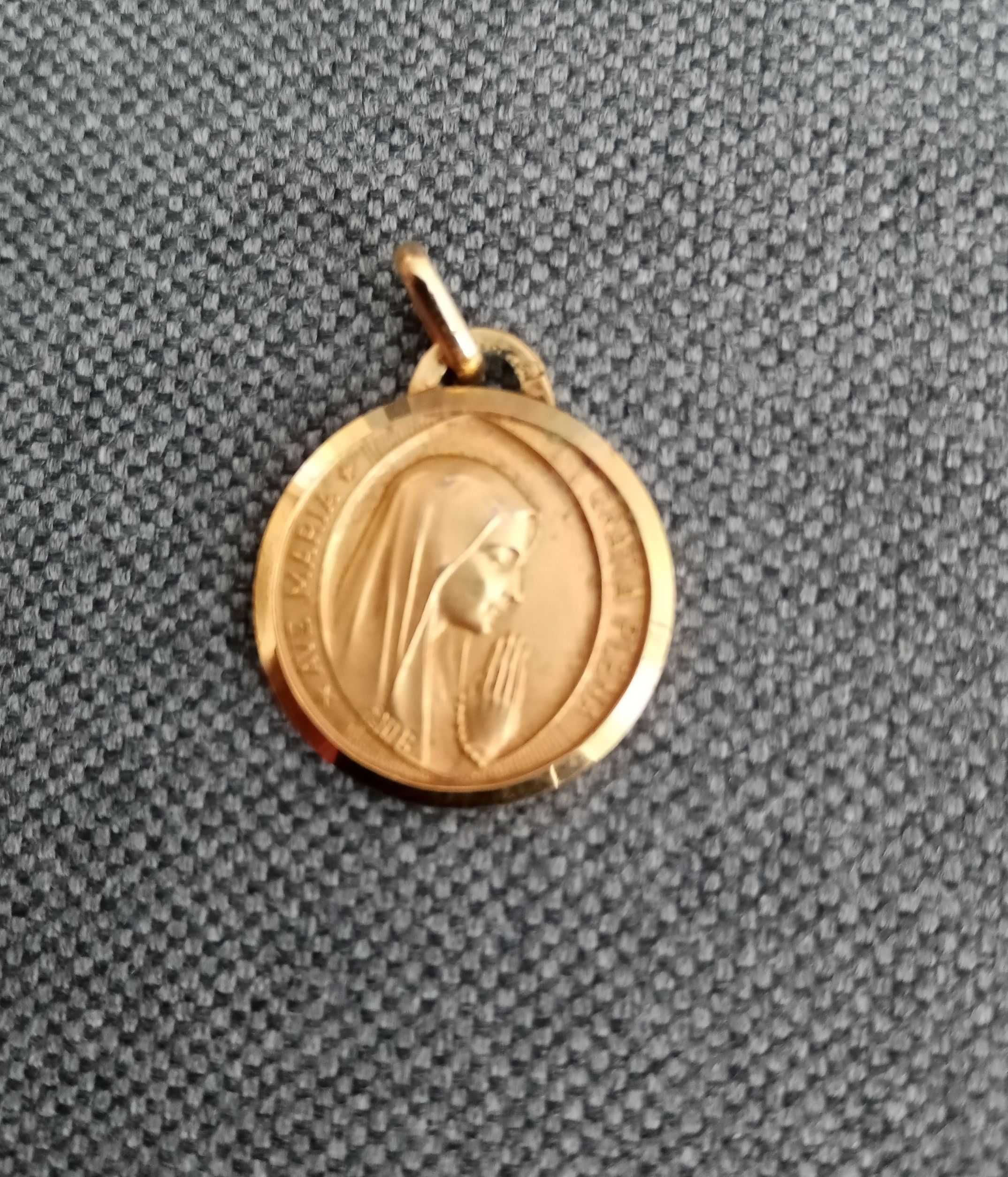 pozłacany medalik Matka Boska