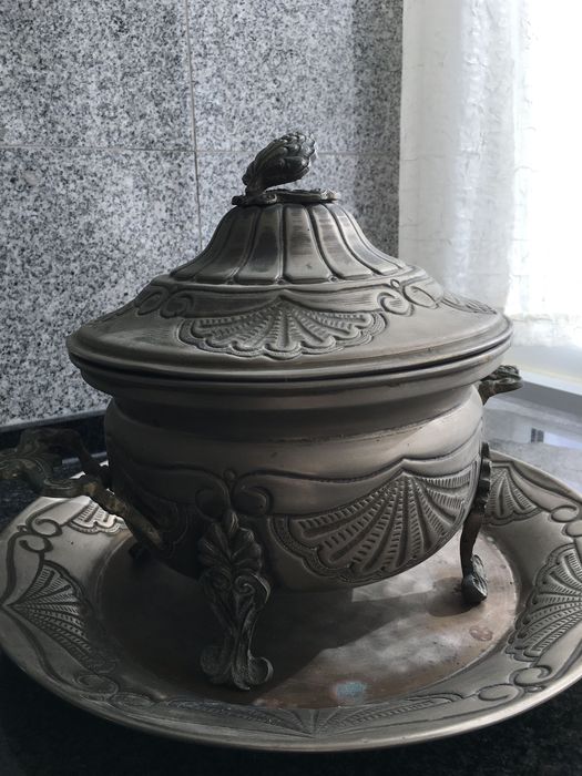 Terrina Antiga em estanho