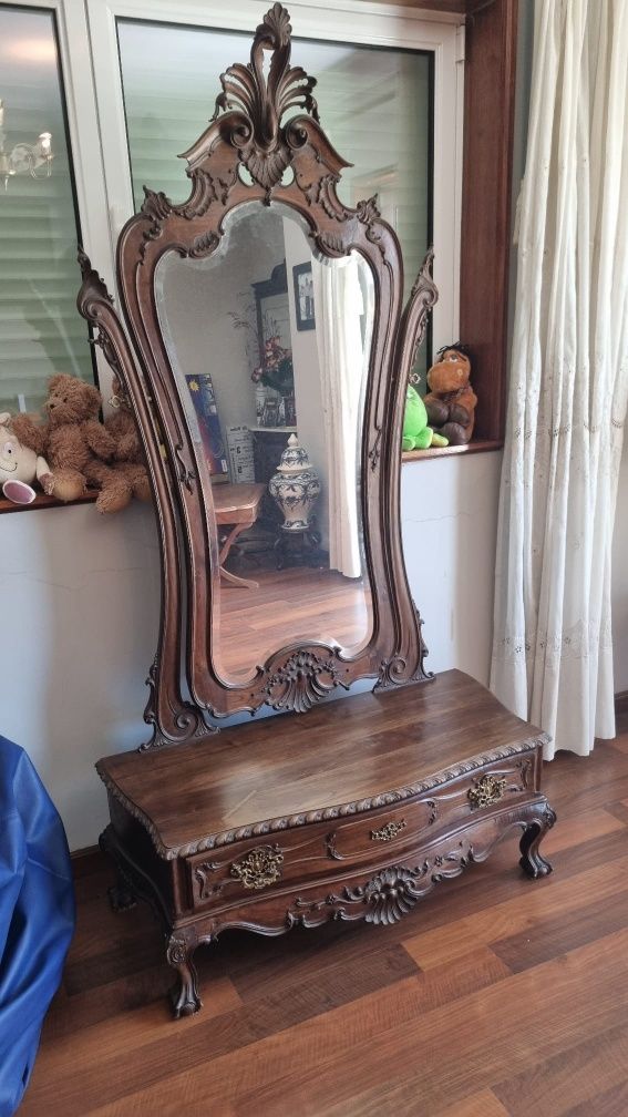 Movel com espelho de quarto