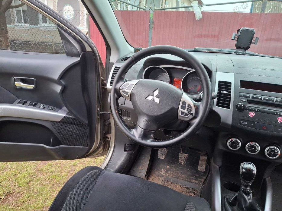 Авто для ЗСУ міцубісі аутлендер