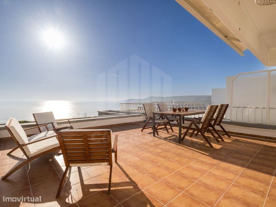 Apartamento duplex T1+1 com 2 terraços vista mar - Sesimbra