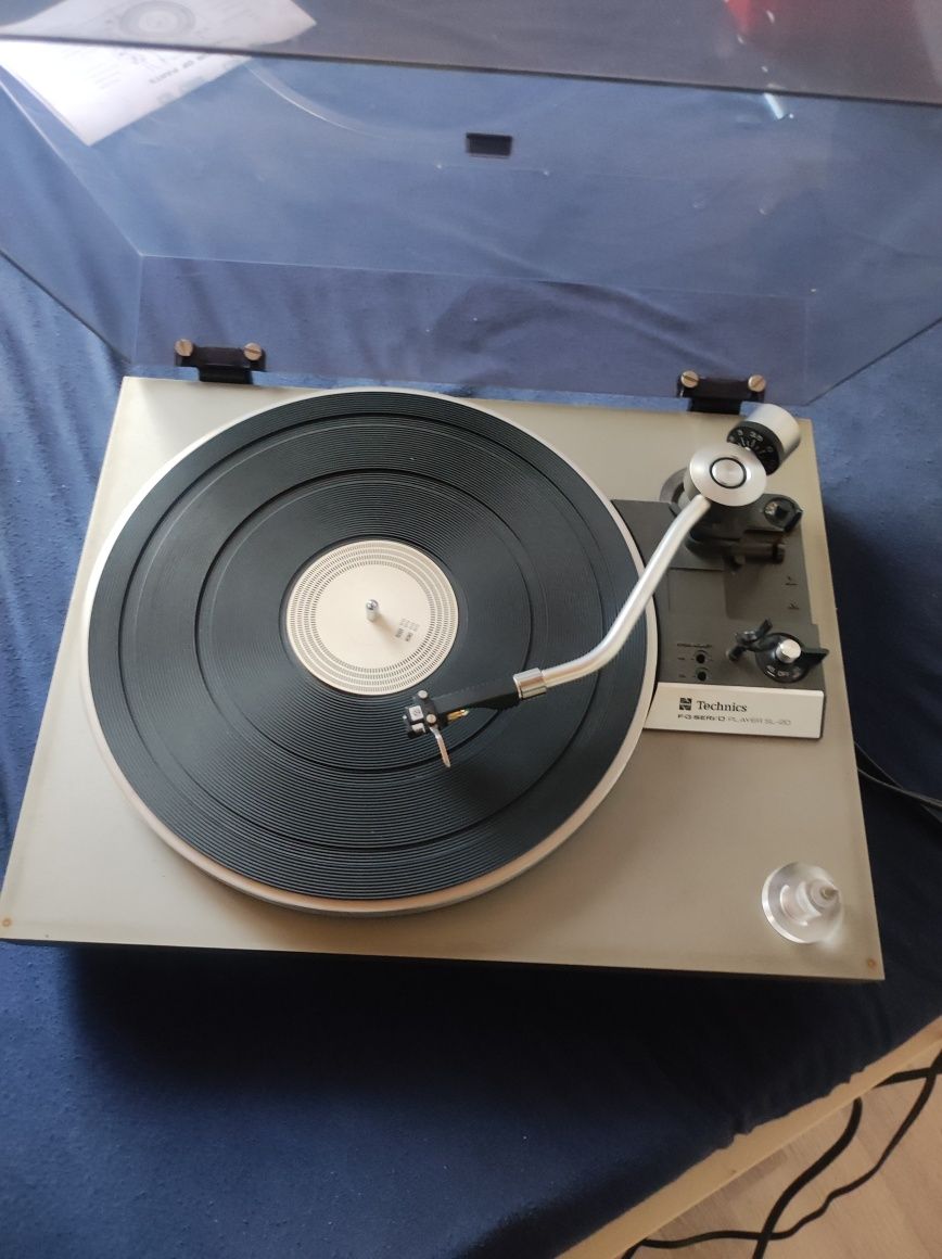 Gramofon Technics SL-20
