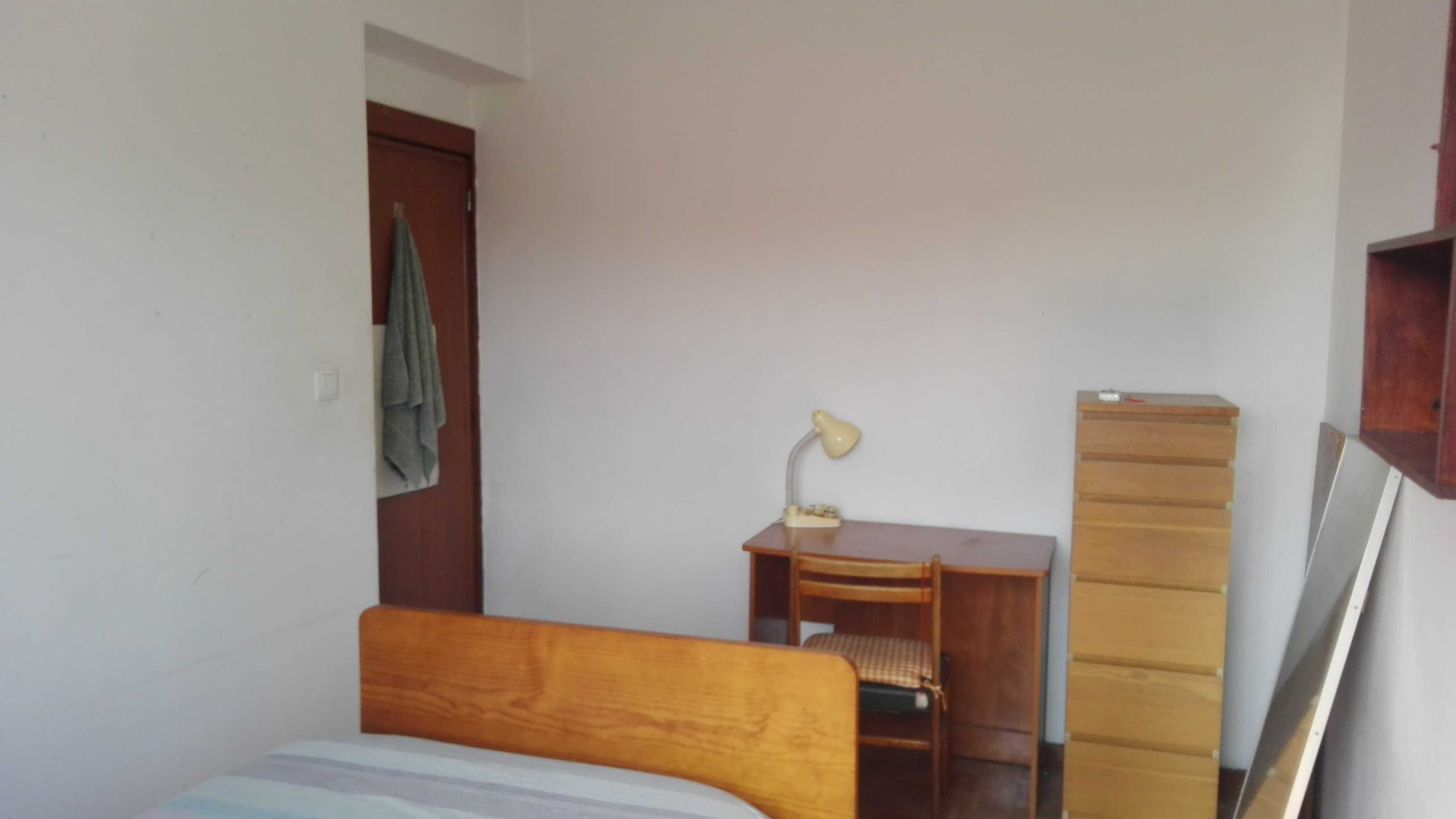 Quarto individual para arrendar em Vila Nova de Gaia