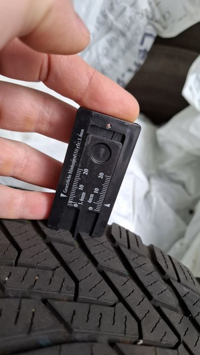 Opony zimowe 195/65 R15 , koła, felgi, kołpaki. Komplet 4szt.