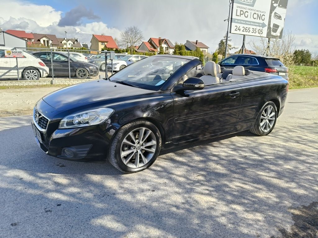 Volvo C70 2,0d  LIFT automat Momentum  *** Czarny  na beżu ***