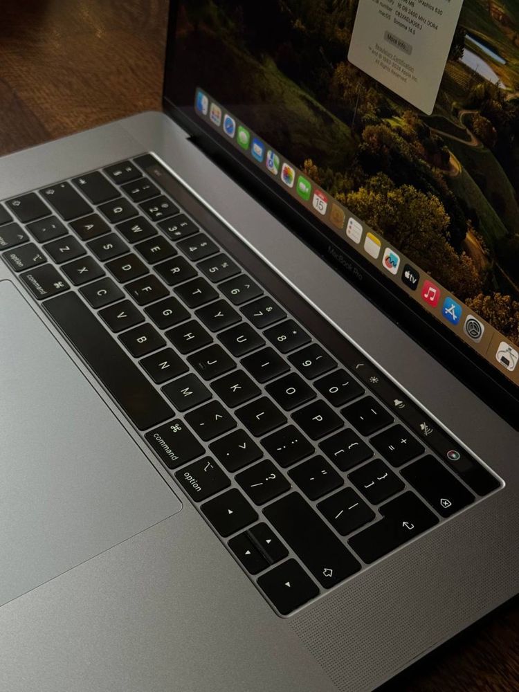 MacBook Pro 2019 15 inch 16gb DDR4 i7 2,6GHz 6-Core 512 SSD