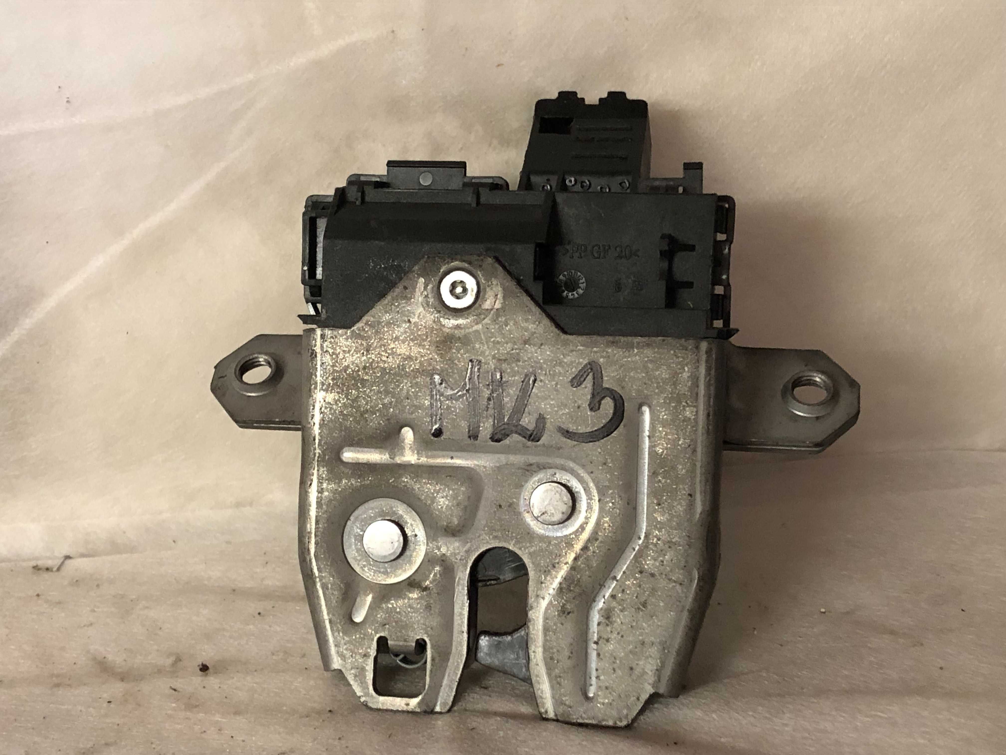 Zamek klapy bagażnika Ford Focus Mk3 HB Kuga Mk1