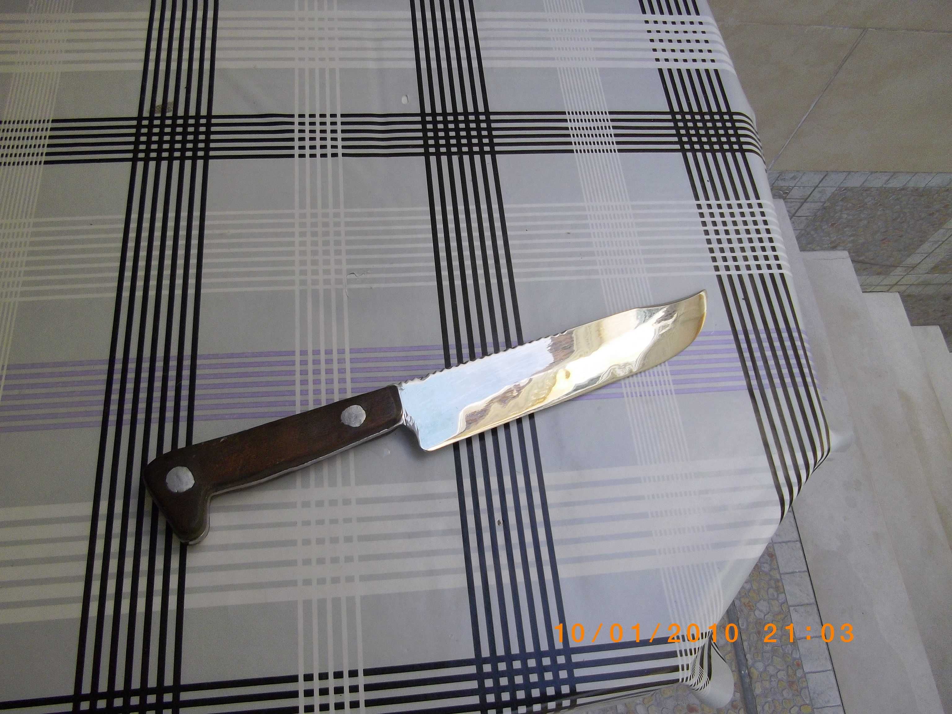 faca de mato com sarrilha