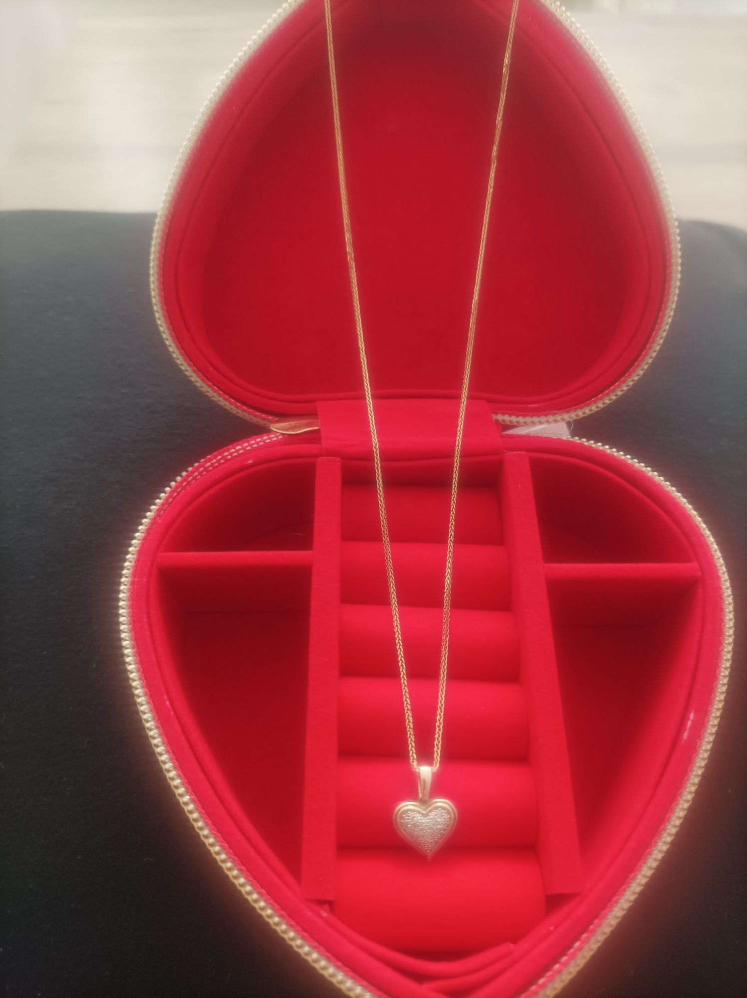 Złoty łańcuszek z serduszkiem z diamentami