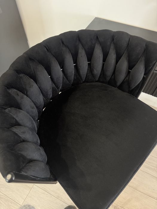 Krzesło hoker welur czarny