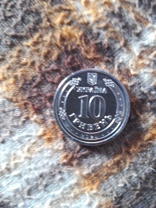 Продам монету 10 гивень