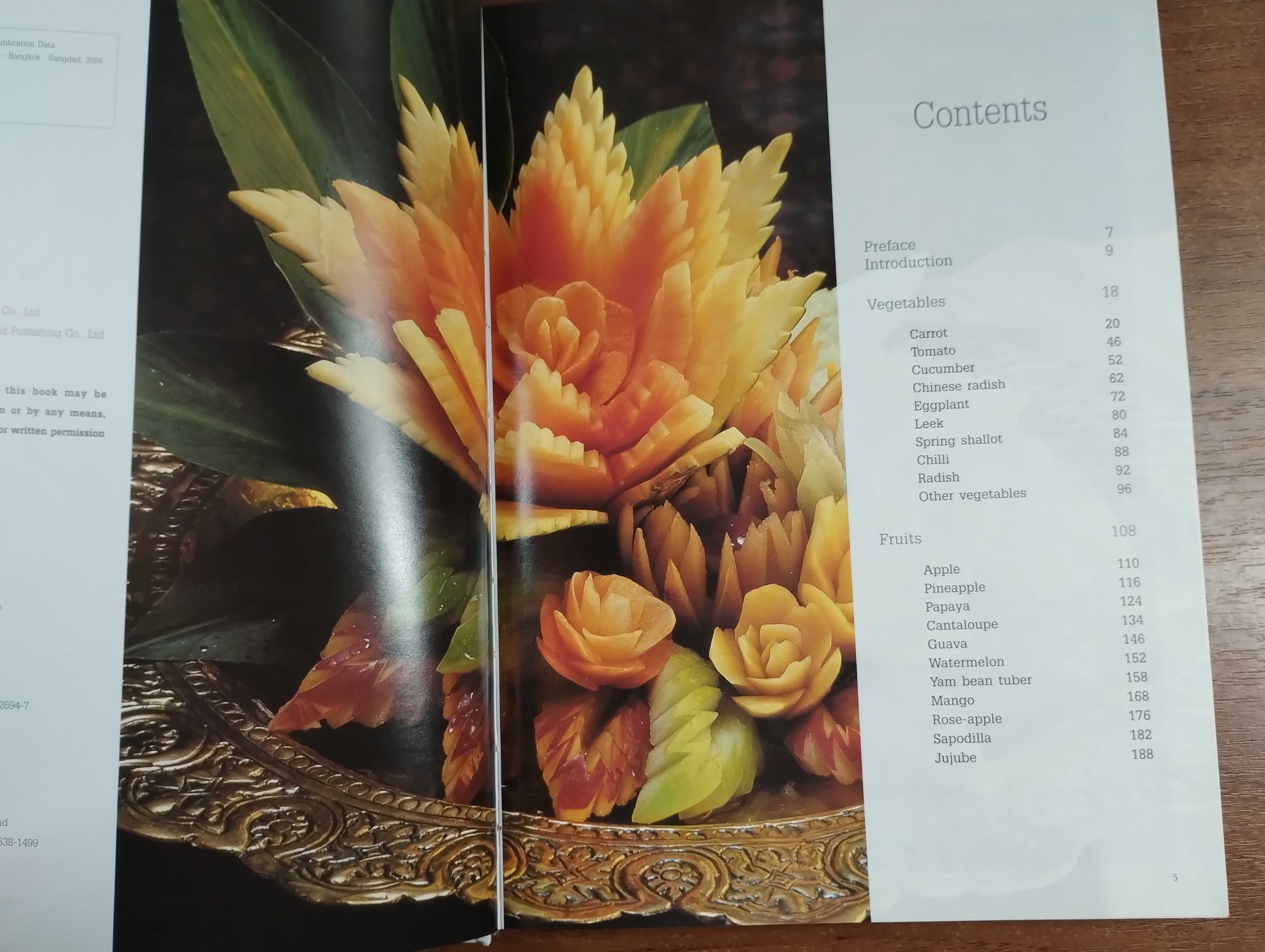 Vegetable And Fruit Carving Книга на английском (Карвінг / Карвинг)