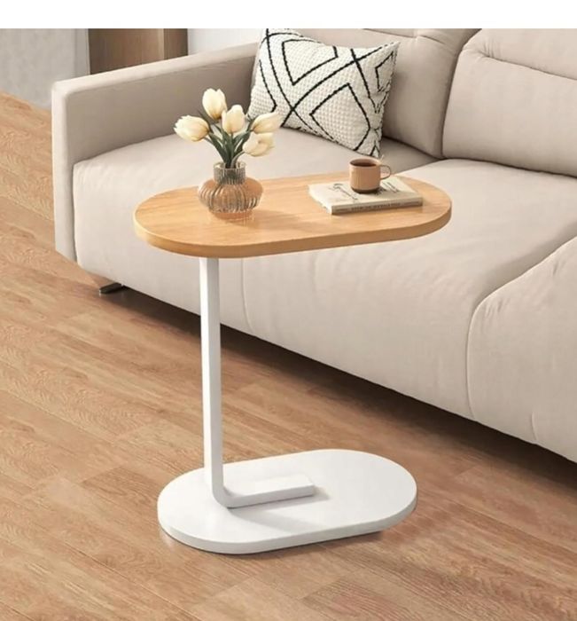 Stolik kawowy boczny w kształcie litery C nowoczesny salon