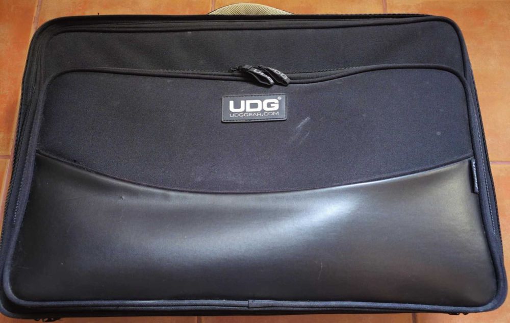 Native instruments Traktor Kontrol S3 + Mala UDG + Chroma Caps64284623488003123