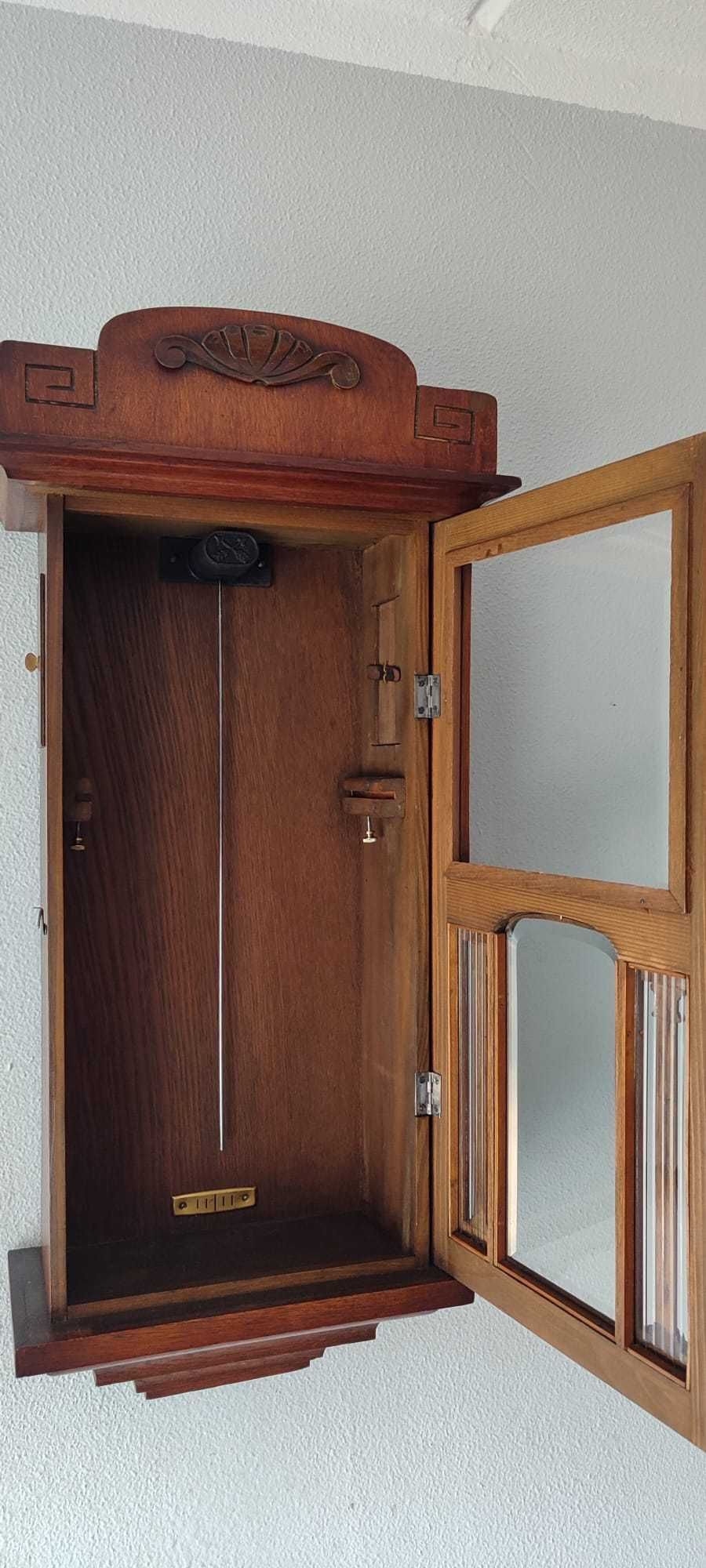 398 Zegar wiszący mechaniczny HAU - antyk