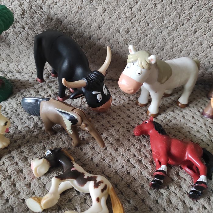 Wesoła farma i inne figurki zwierząt