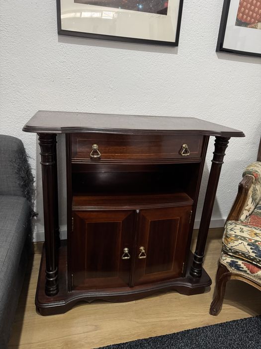 Móvel Clássico em Madeira com Gaveta e Armário – 77x41x77 cm