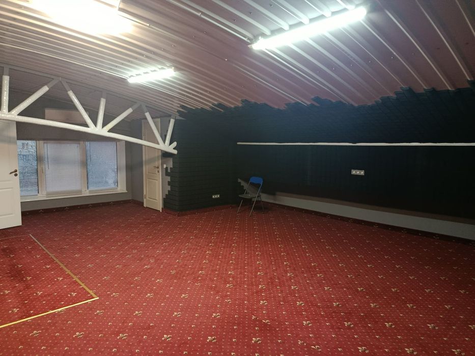 Офісне приміщення з ремонтом на Сихові