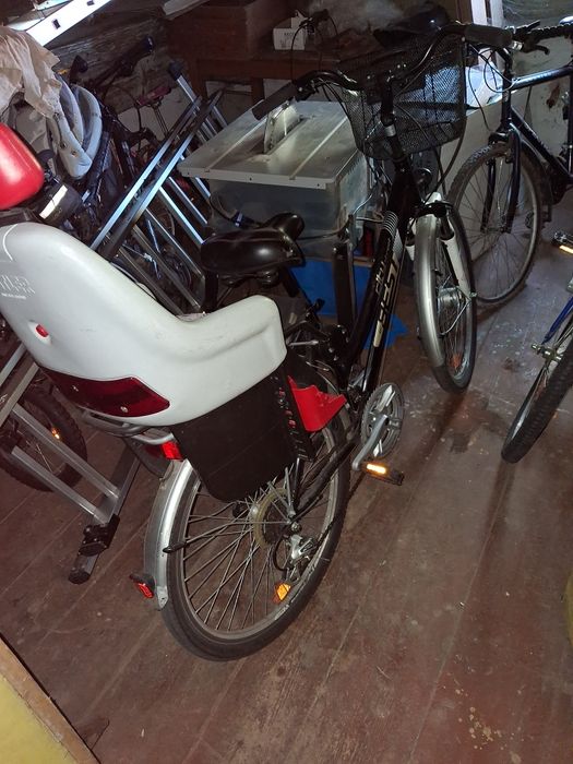 Rower miejski z fotelikiem dla dziecka