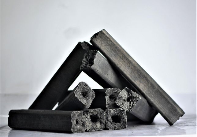 Древесный уголь в брикетах пини кей для мангала