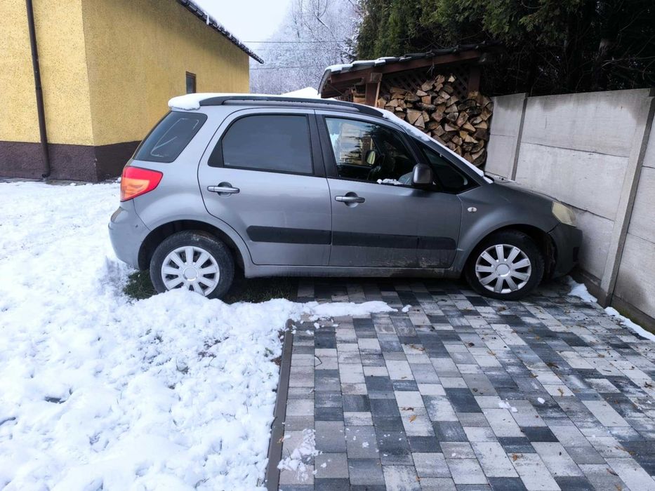 Suzuki SX4 1.6 benzyna +LPG 2008 -uszkodzony silnik