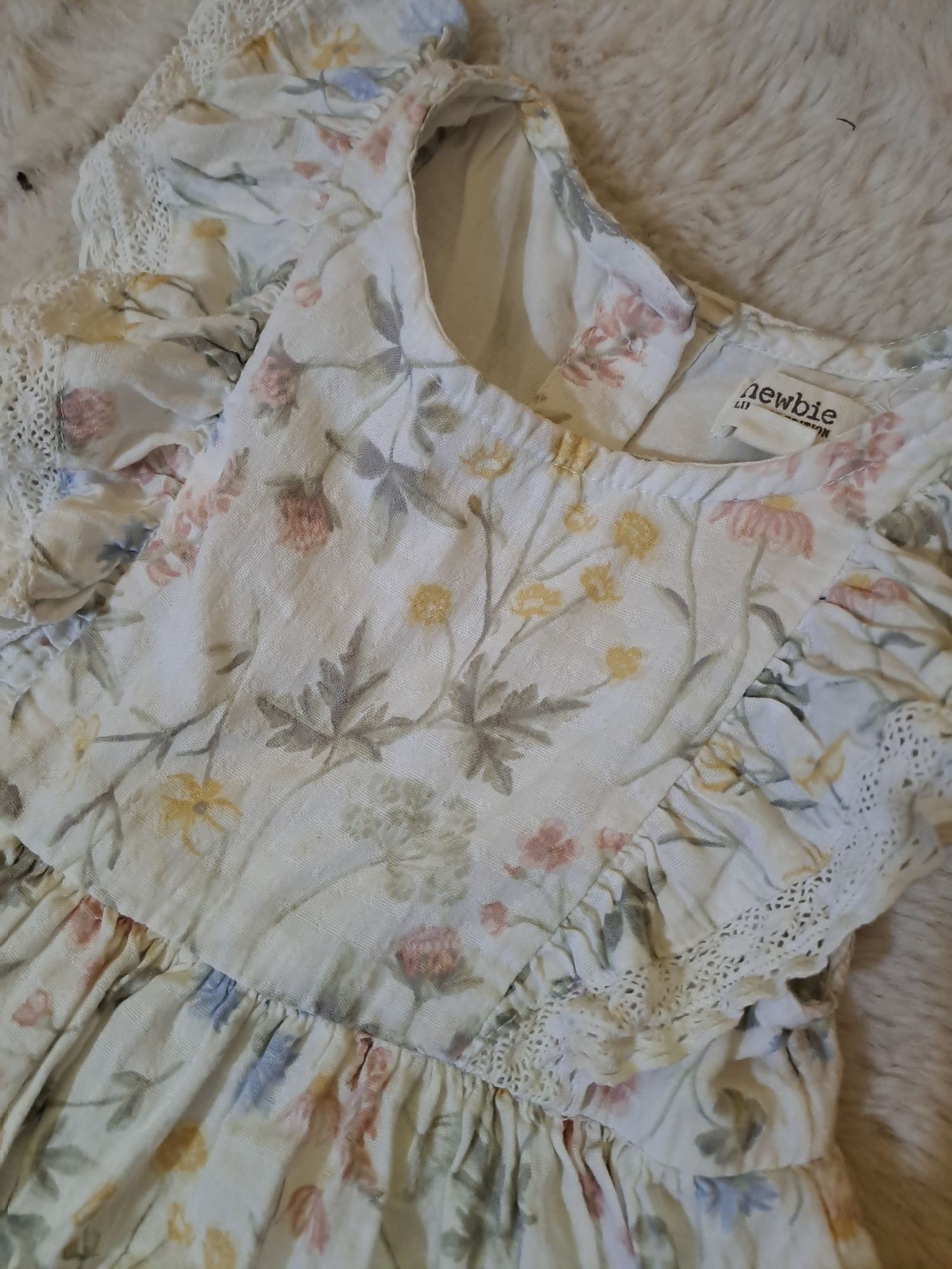 Przepiękna muślinowa limitka Newbie rozmiar 74 Limited Edition