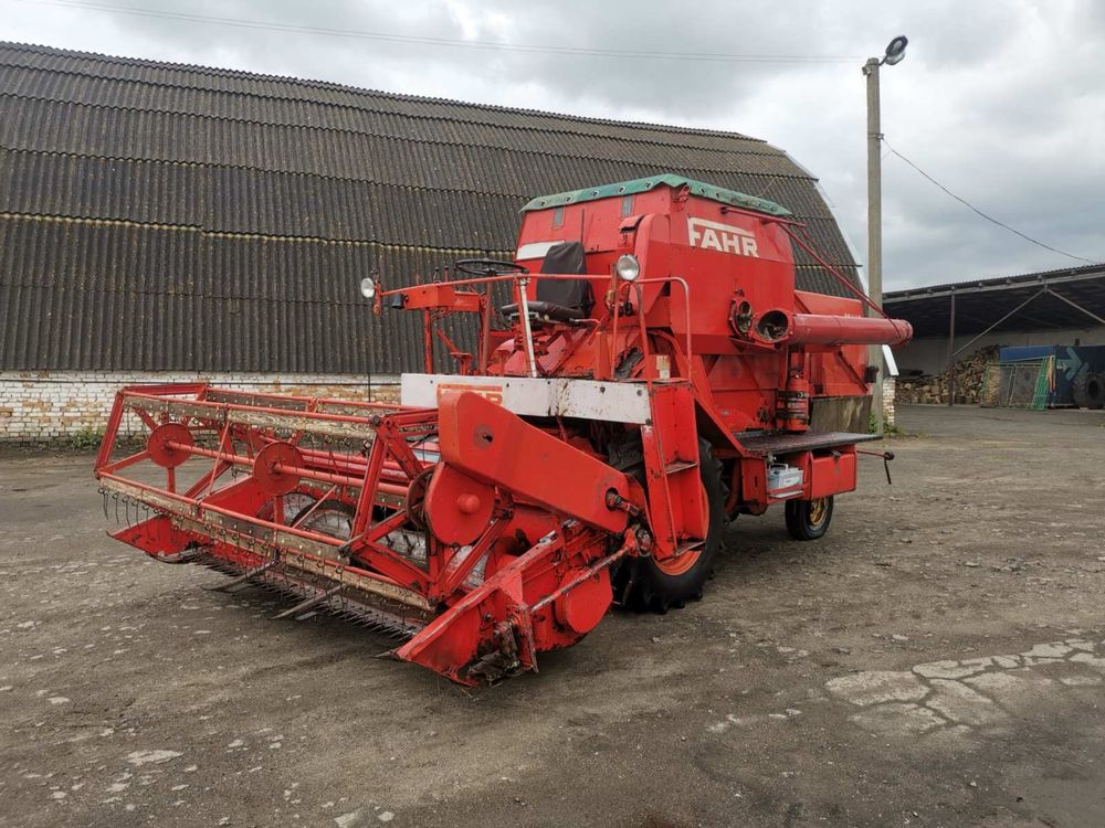 Продаю DEUTZ FAHR M88S комбайн