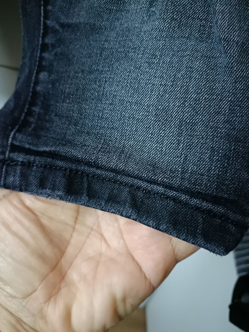 Spodenki jeansowe czarne szorty przecierane z dziurami r.152 gumowe