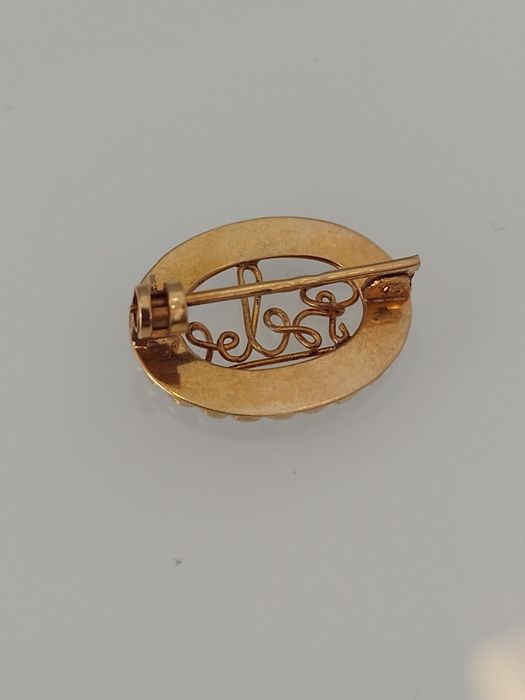 Pregadeira em ouro de 19,2kt