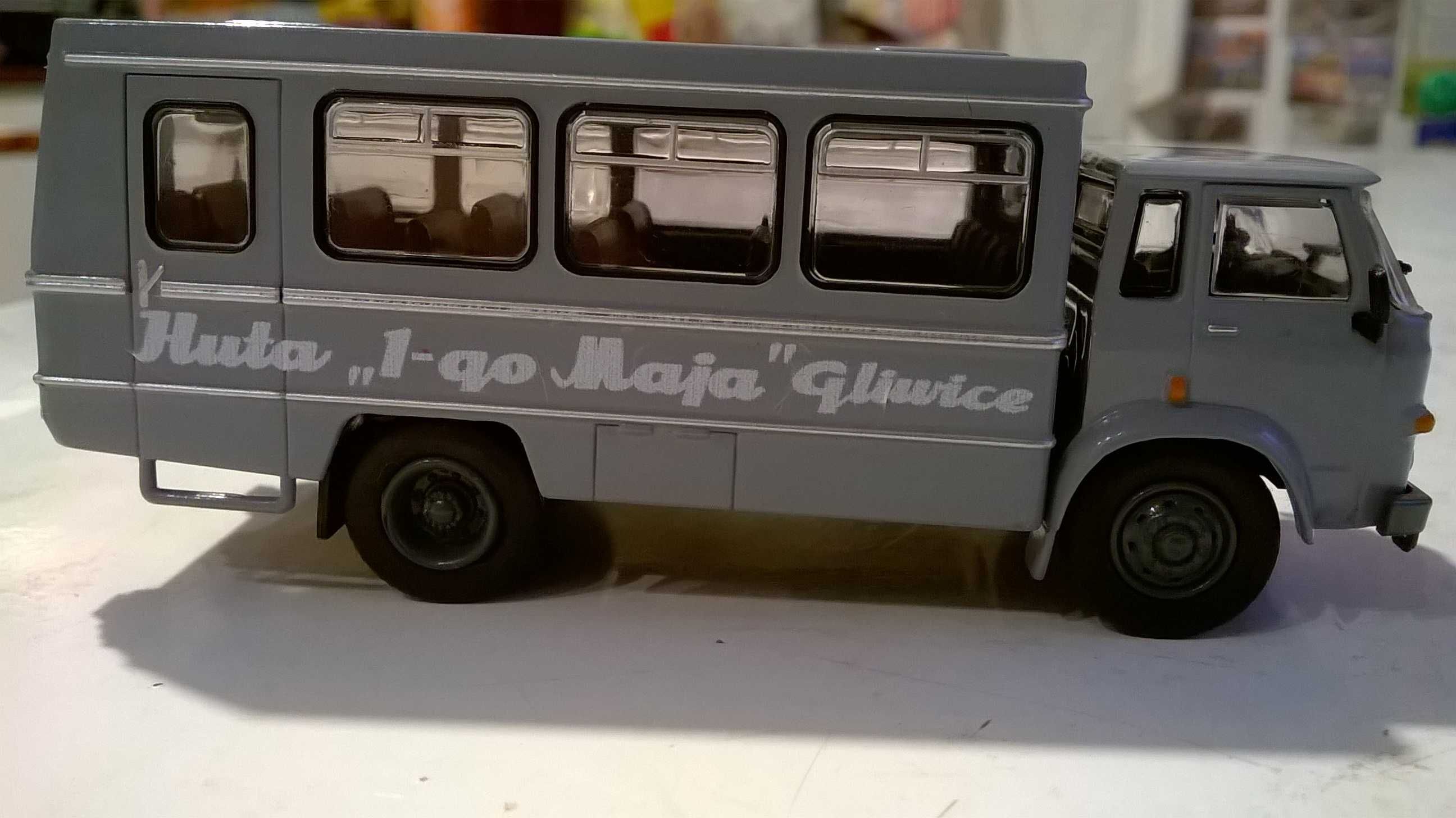 Star OSINOBUS z logo Huta 1-go Maja Gliwice; skala 1:72