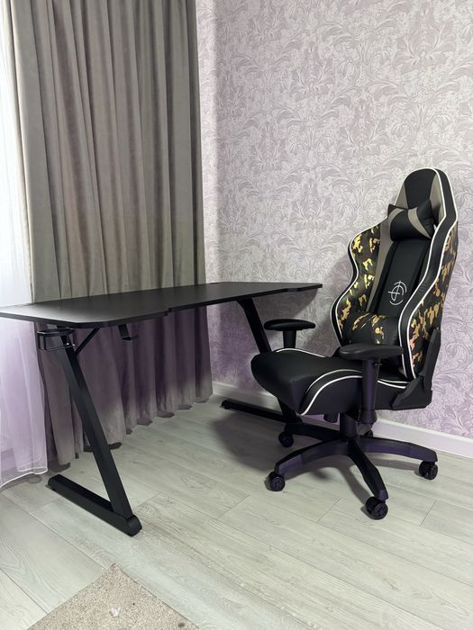 Ігровий стол та ігрове крісло