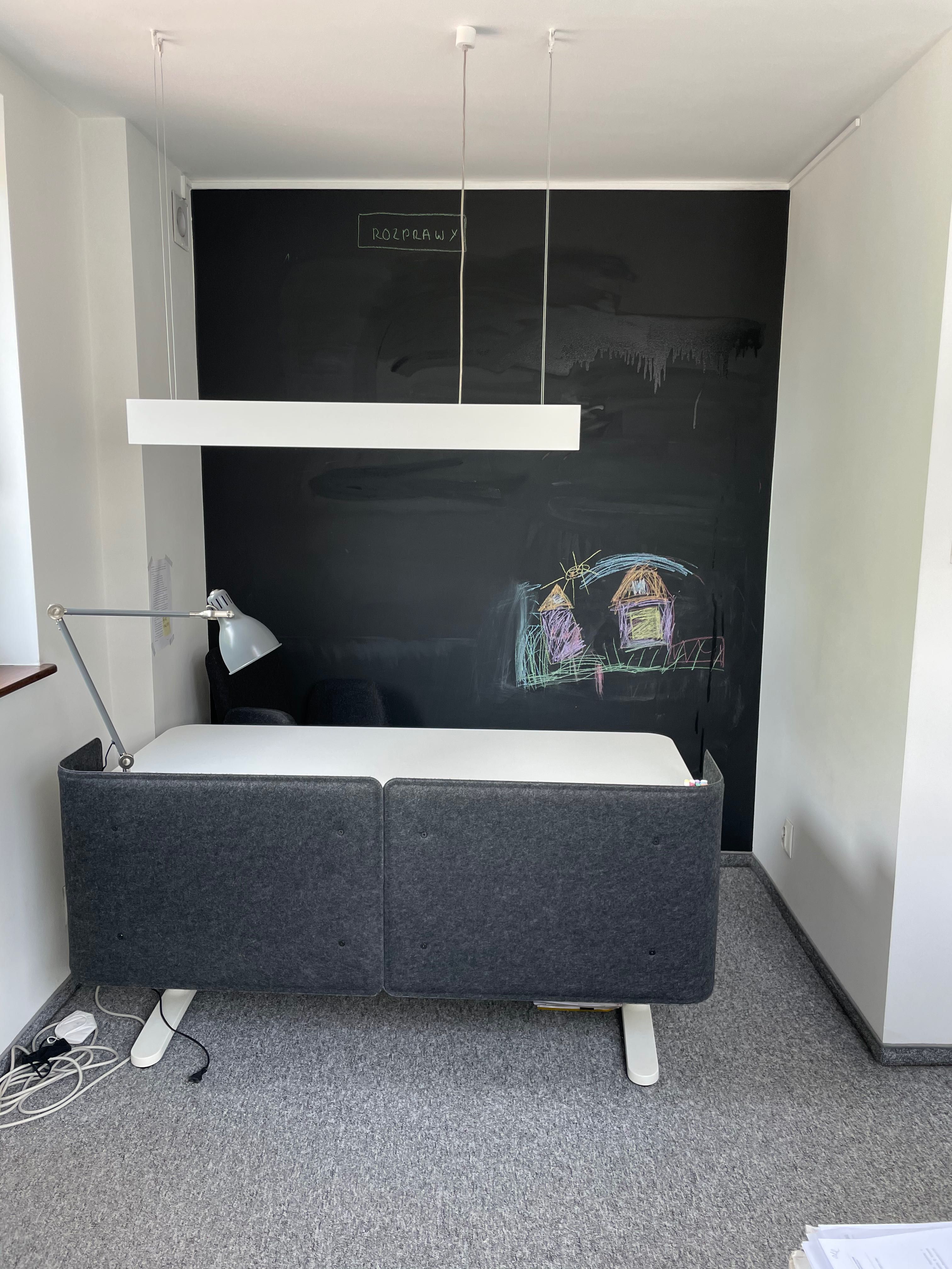 biurko Bekant IKEA z blendą 140x60 cm