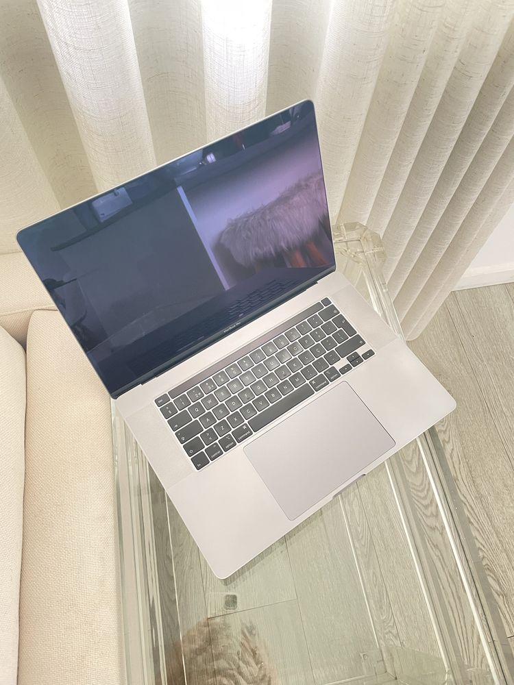 MacBook Pro 16” Touch Bar