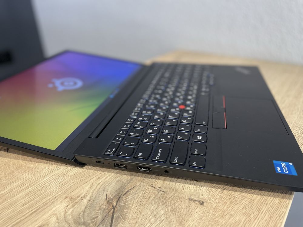 Lenovo ThinkPad E15 G2 / Core I5-1135G7 /  Iris XE G7 / 16 Ram / 256