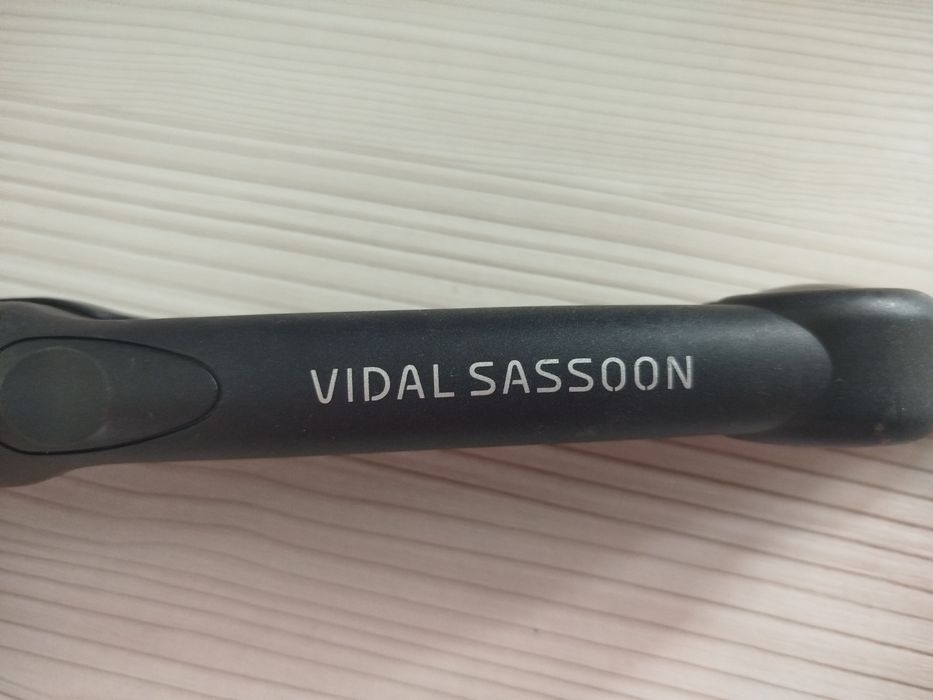 Плойка профессиональная
 Утюжок для волося Vidal Sassoon 33W