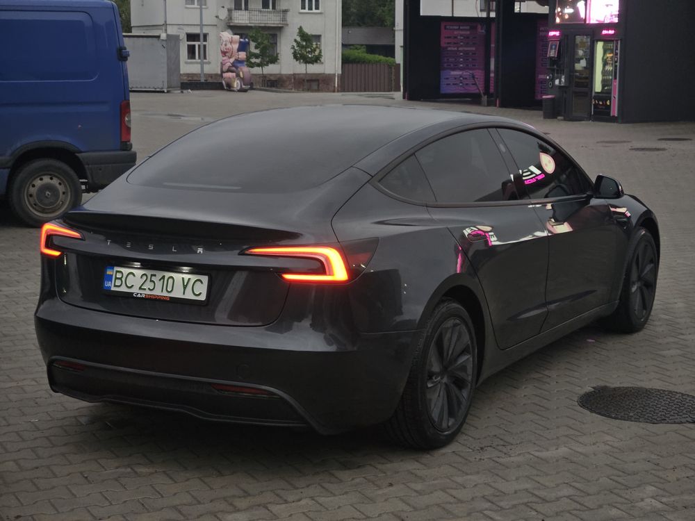 Tesla Model 3 2024