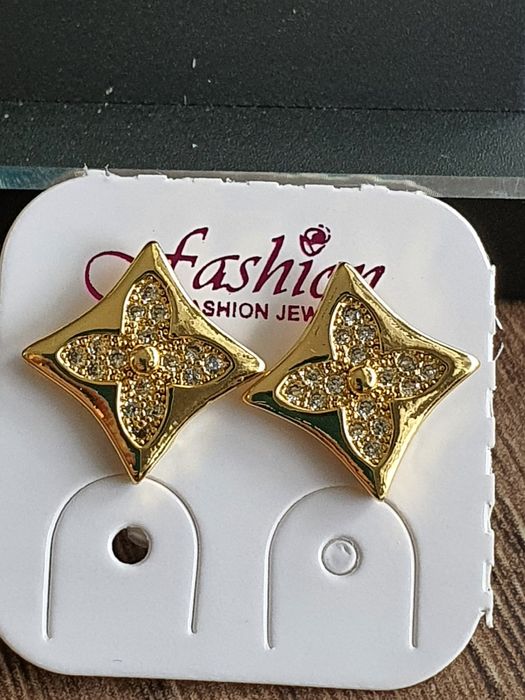 4 szt kolczyki sztyfty cyrkonie krzyżyki stal 316L