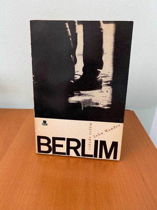 Berlim, Cidade Refém - John Mander