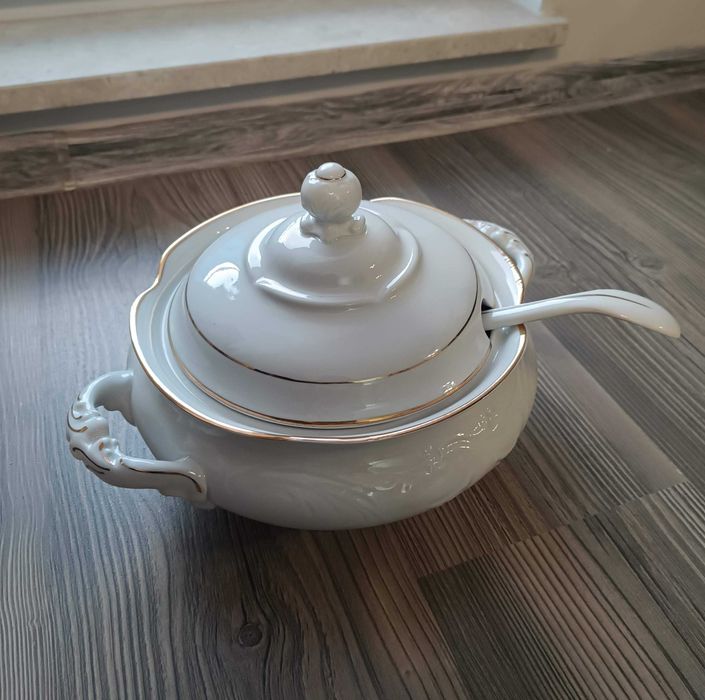 Zabytkowa waza porcelanowa z fabryki Wałbrzych