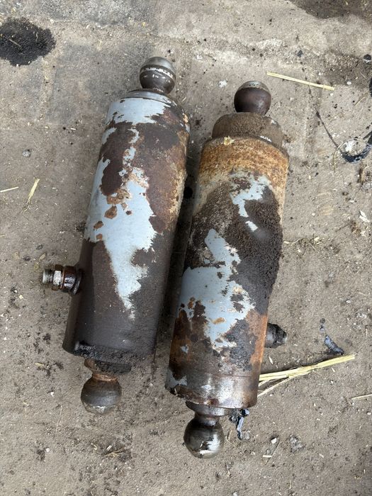 Siłownik hydrauliczny przyczepa hl 8011