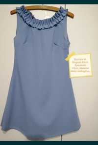 Błękitna/niebieska sukienka z falbanką na dekolcie