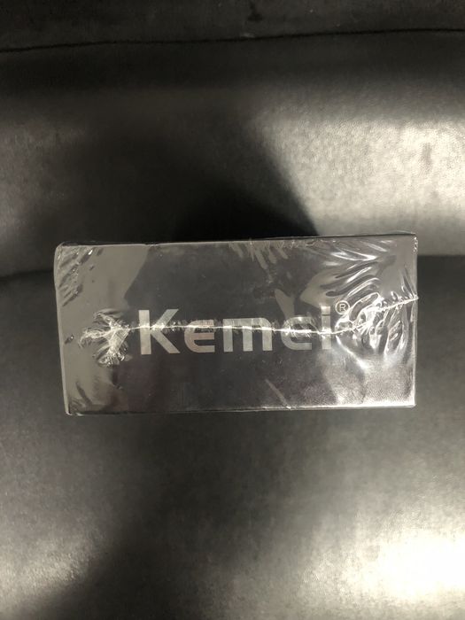 Maquina aparador  de barba Kemei ou fazer vincos