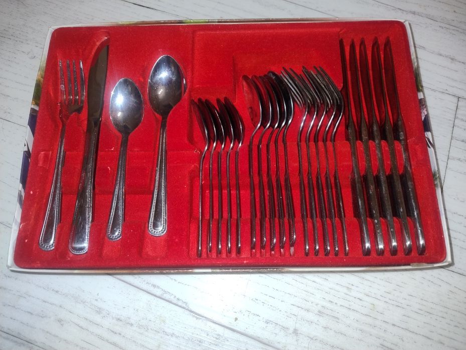 Подарунковий набір. Нержавіюча сталь. Ложки, виделки, ножі, чайні ложк